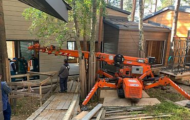 Монтаж стекла техникой Арлифт (мини-кран и вакуумный захват)